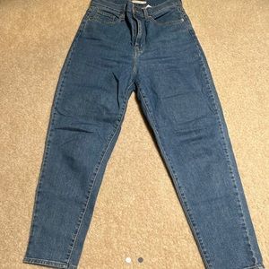 LEVIS TAPER JEANS